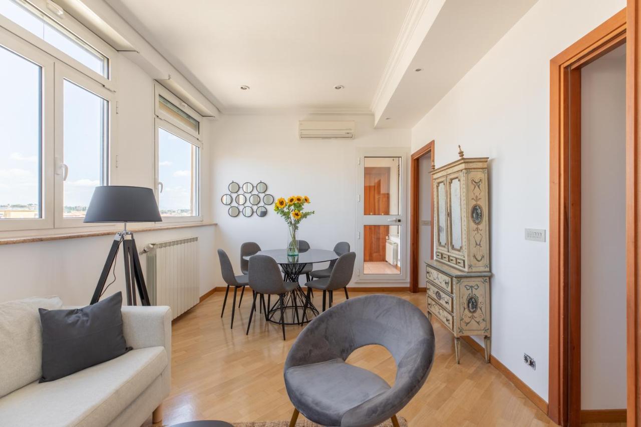 Ferienwohnung Iflat Spacious Penthouse Near The Vatican City Rom Exterior foto
